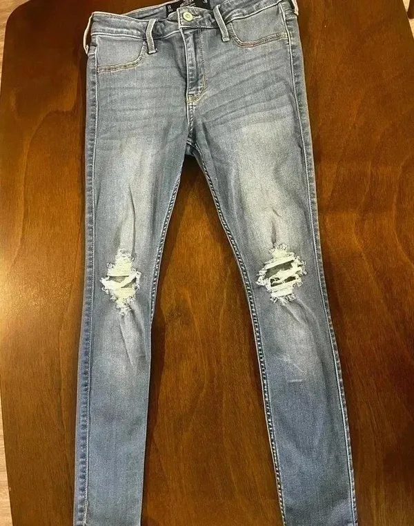 HOLLISTER ― 5 SHORT ― MID-RISE JEAN LEGGING Distressed Light Wash Jeans - Image 5