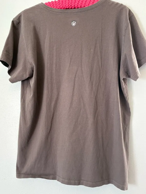 100% COTTON LIFE IS GOOD XL ✨ V-Neck Tee with Camping Graphic short sleeve EUC - Image 3