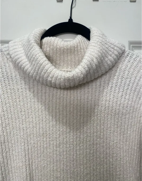 Old Navy Sweater - Image 3