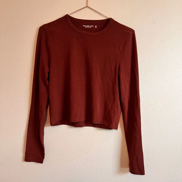 Abercrombie & Fitch Top Womens M Burgundy Soft AF Cozy Cropped Long Sleeve Tee - Image 2