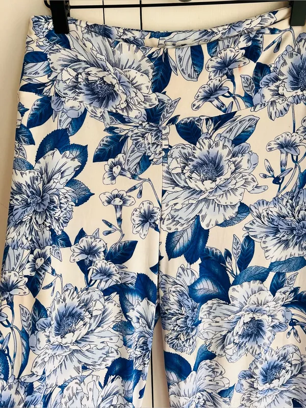 Veronica M Blue White Floral High Rise Flare Pants Bell Bottom Yoga Stretch - Image 4