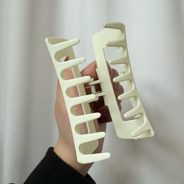Matte Cream White Large Plastic Claw Hair Clip - Image 2