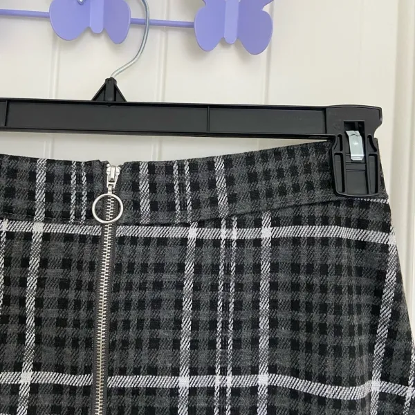 NWT | Ardene women’s plaid zip up miniskirt‎ — medium Black - Image 2