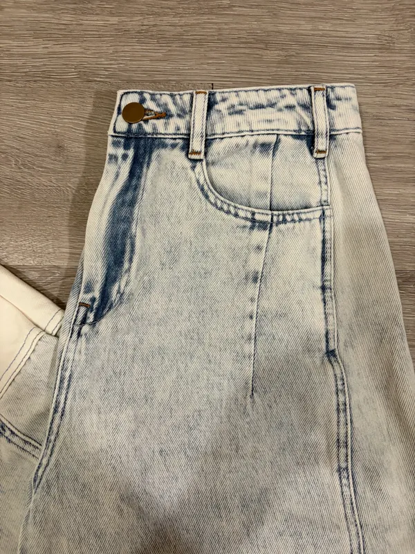 Miou Muse Color Combo Barrel Jeans in Blue - Image 3
