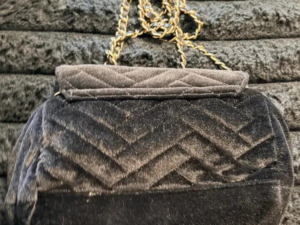 Bebe Black Quilted Velvet Crossbody Bag with Chain Strap - Image 5