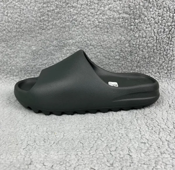 Adidas Yeezy Slide Onyx Size 7 - Image 2