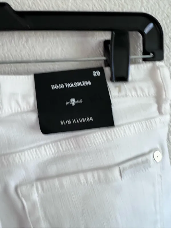 NWT 7 For All Mankind Women's Tailorless Dojo in Slim Illusion White 29 - Image 4