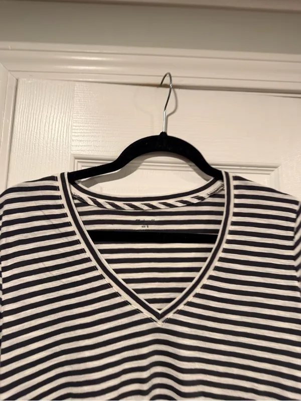 NWOT Madewell Size S Gray Stripe V Neck Short Sleeve Slub Cotton Tee Shirt - Image 2