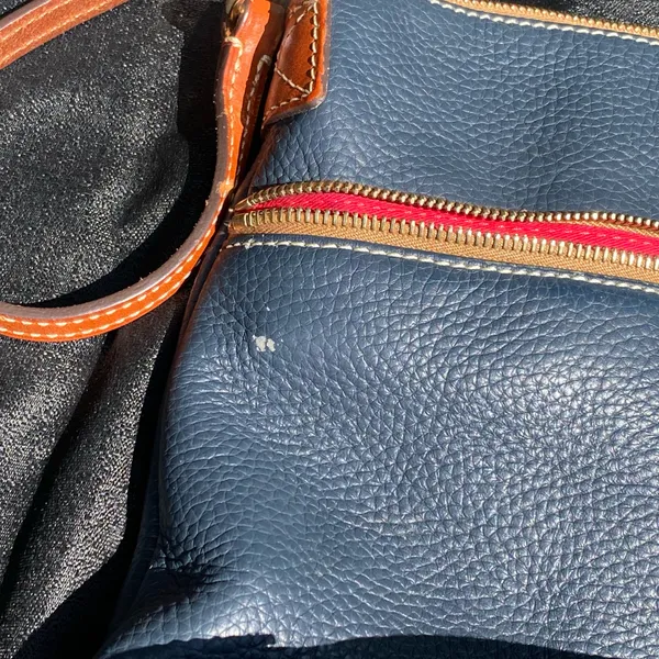 💙🤎 Vintage 80s Dooney & Bourke J9243546 Pebble Grain Leather Navy Blue & Brown Shoulder Bag $268.00 🤎💙 - Image 19