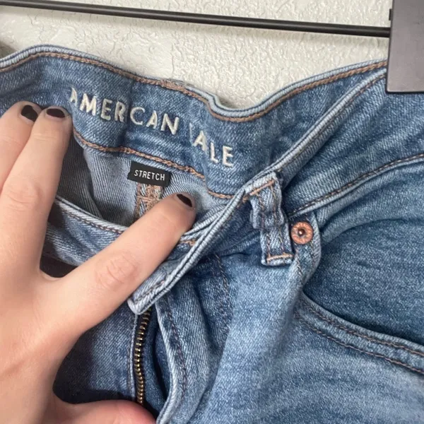 American Eagle outfitters mom Jean - Image 4