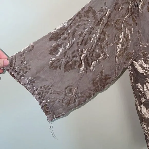 5/$30 🎈 BKE‎ boutique women’s medium velvet cardigan - Image 4