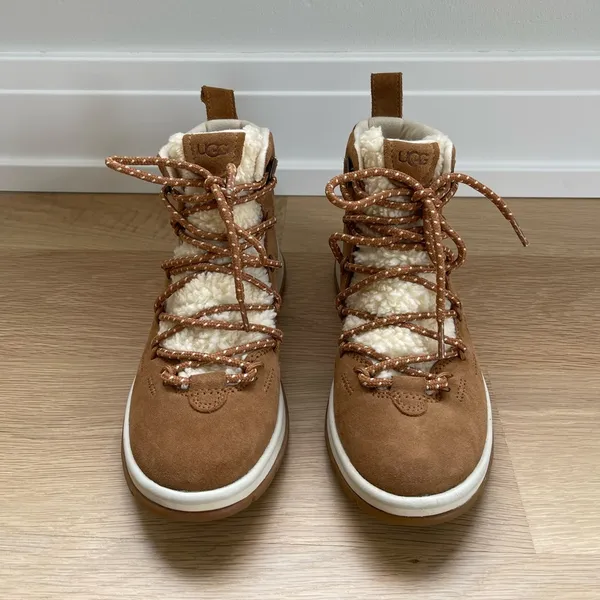 UGG Lakesider Heritage Suede Boots Women’s size 6 - Image 2
