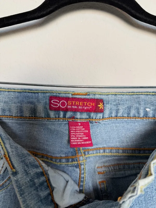 Women Y2K Flare Leg Jeans - Image 5