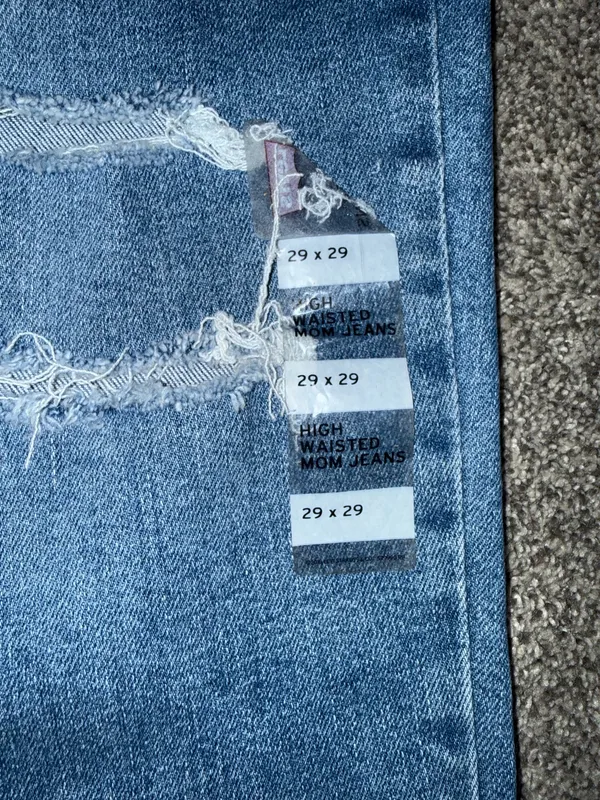 Levi's Women's High-Waisted Mom Jeans Distressed Relaxed Tapered Leg, 29x29 - Image 4