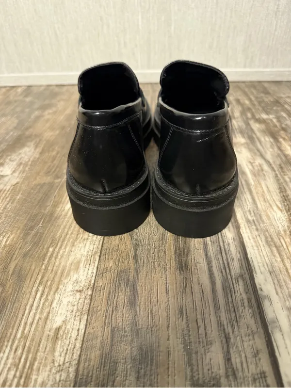 Steve Madden Black Leather Lug Sole Penny Loafers with Gold Hardware Size 10 - Image 13