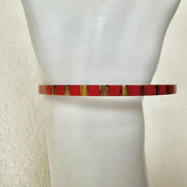 Red and gold tone brass bangle bracelet - Image 3