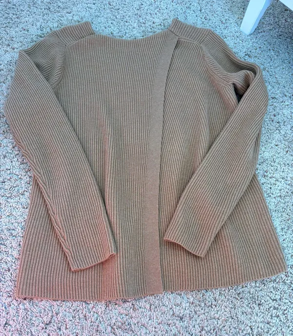 Banana Republic Sweater - Image 2