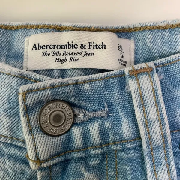 Abercrombie The 90s Relaxed Jean High Rise - Image 7
