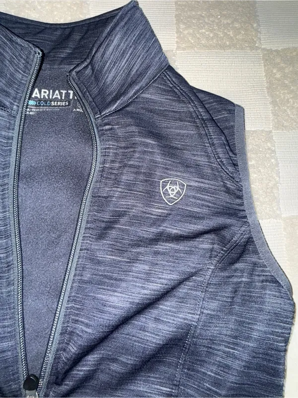 NWOT Ariat Conquest Full Zip Vest size Small - Image 2