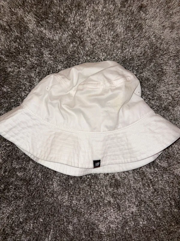 New Balance White Embroidered Logo Bucket Hat - Image 5