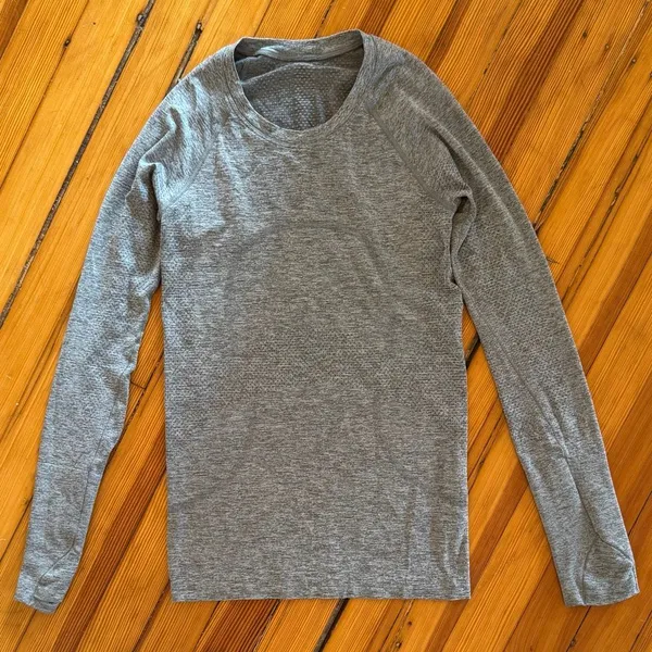 Lululemon Swiftly Tech Long Sleeve Crew 2.0 in Slate/White Size 4 - Image 3