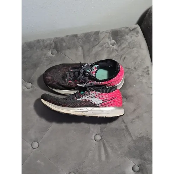 Brooks Women’s Sneakers Size 7 Black & Pink Running Shoes - Image 2
