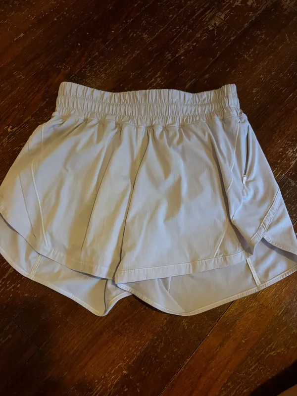 lululemon shorts size medium, very good condition - Image 2