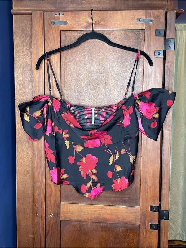 Free People Cassandra NEW Floral Cold Shoulder Flutter Crop Top Black Corset L - Image 4
