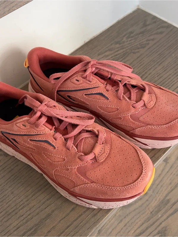 Hoka U Clifton L Suede Sneakers in Earthenware / Hot Sauce NWOB - Image 4
