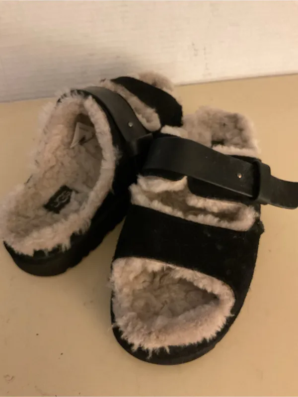 UGG women black suede leather sheepskin platform greenpoint sandals 6.5 - Image 2