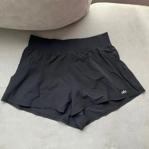 Alo Yoga Breezy Short Black S - Image 2