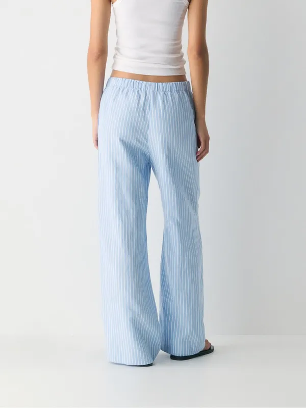 NWT Aritzia Cruiselinen Lodge Pant Size large - Image 2