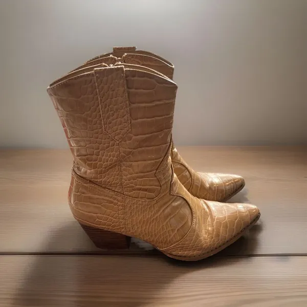 COCONUTS by Matisse Bambi Crocodile Pointed Toe Zippered Cowboy Booties Womens 8 - Image 3