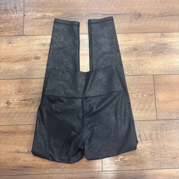 Offline by Aerie The Hugger Crossover High Waisted Crackle Legging Black Size M - Image 6