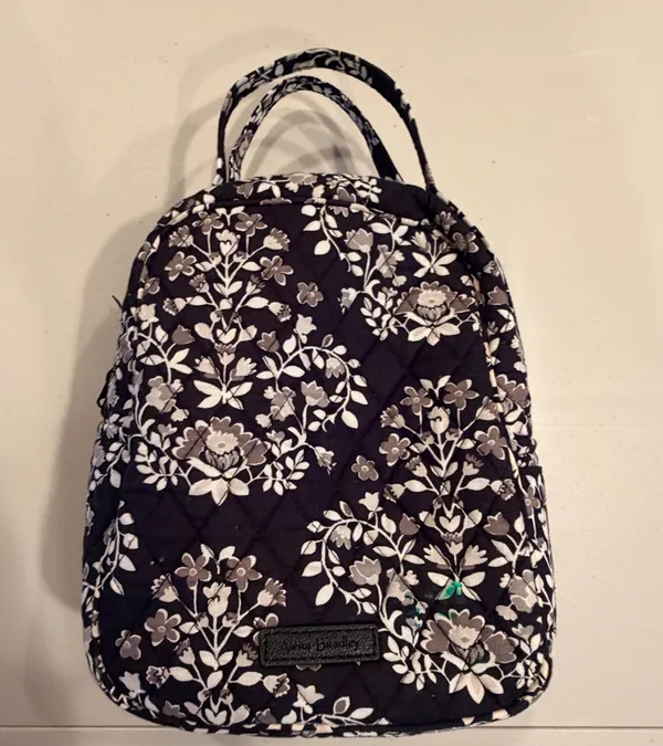RETIRED: Vera Bradley | Chandelier Noir lunch bag - Image 2