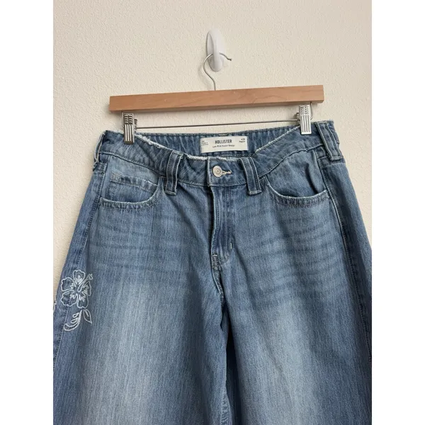 Hollister Low-Rise Super Baggy Jeans Floral Embroidered Medium Wash 28 Regular - Image 4