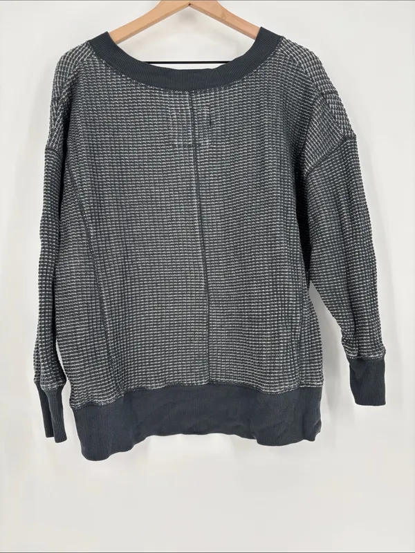 American Eagle v neck xs oversized pullover - Image 4