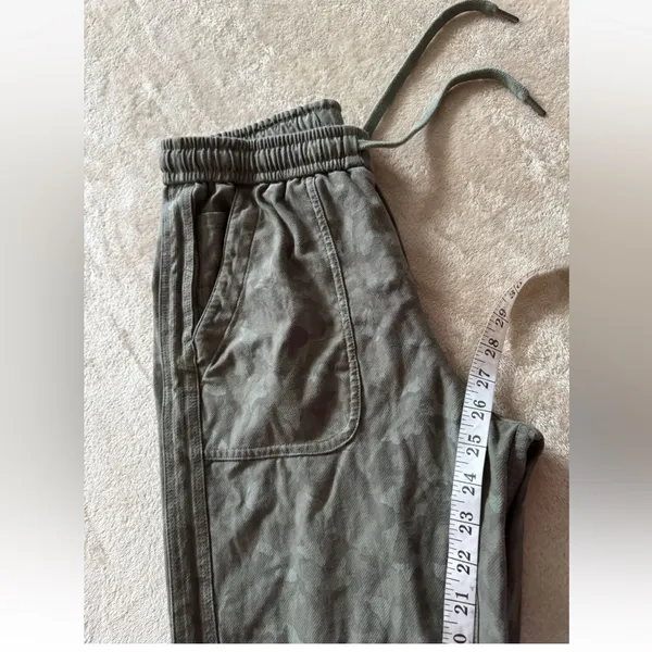 Athleta Women's Printed Farallon‎ Stratum Camo Jogger Pants Size 6 - Image 9