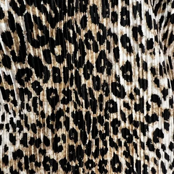 Endless Blu Holding‎ On Lace Leopard crop top size large new with tags Black - Image 8