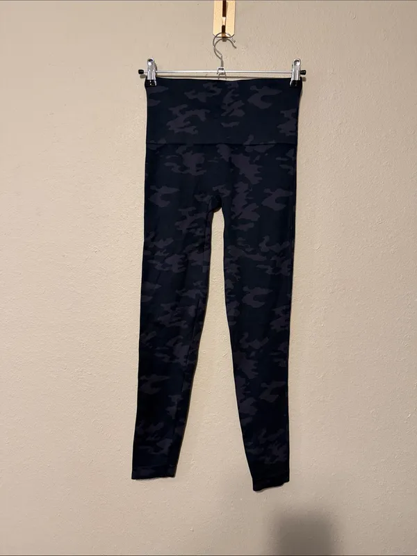 Spanx Look‎ At Me Know Seamless Camo Leggings Size Medium - Image 6