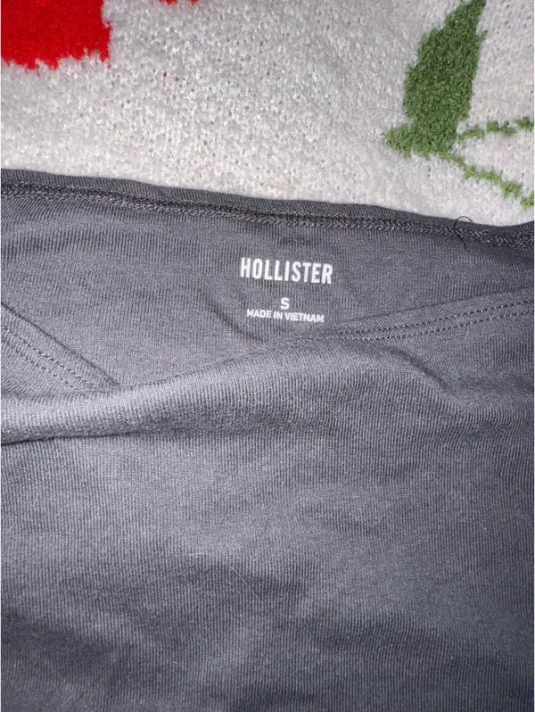 Hollister Long Sleeve Off-The-Shoulder Top - Image 2