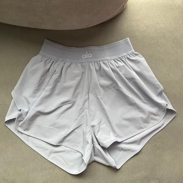 Alo Yoga Match Point Short Winter Frost XS - Image 2
