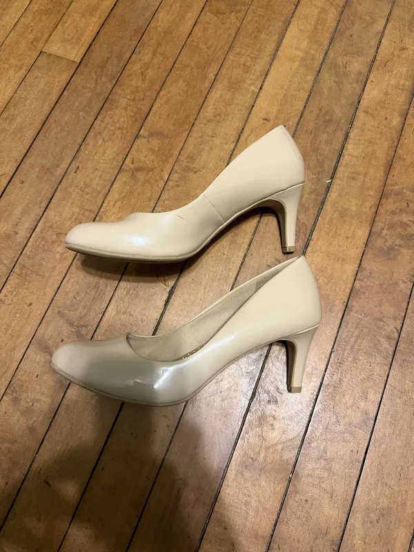 nude heels Tan Size 8.5 - Image 2