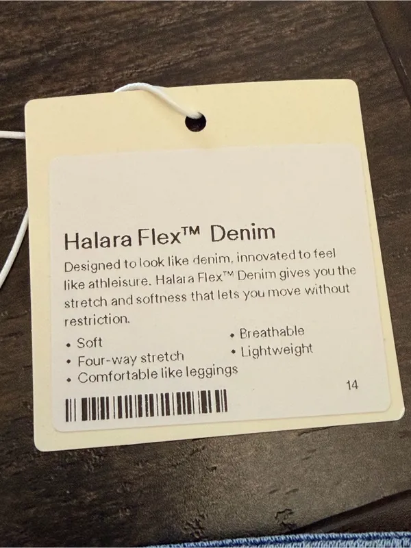 NWT Halara Flex™ Mid Rise Zipper Pockets Denim Casual Shorts 3'' - Image 5