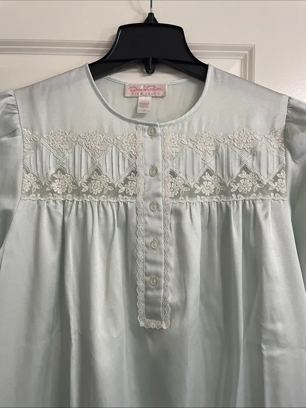 Oscar de la Renta Pink Label Vintage Nightgown Satin with Lace Detail - Image 2