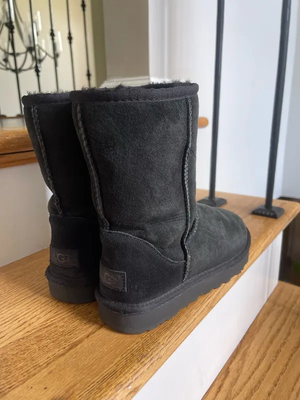 UGG Women’s Classic Short Boots Black - Image 3