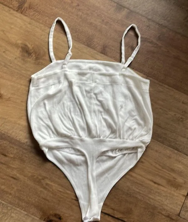 Free people white, cotton, thong bodysuit, adjustable straps , size M - Image 2