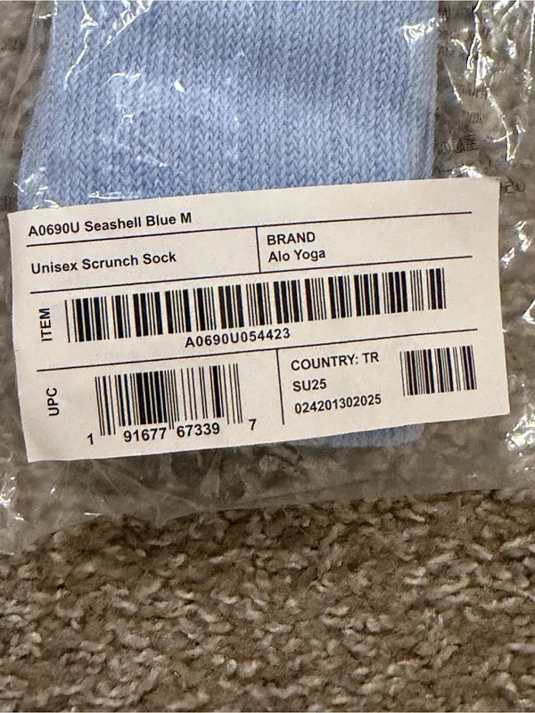 NIB Alo Seashell blue scrunch socks size size medium - Image 4