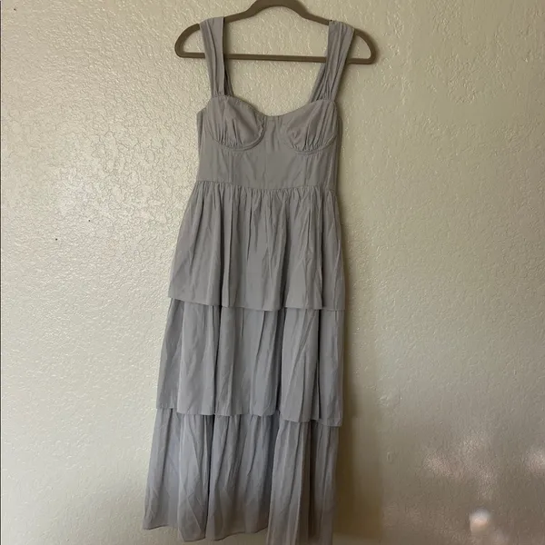 WeWoreWhat Light Gray / Light Blue Tiered Midi Size 6 - Image 7