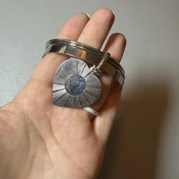 Silver Tone Multi Strand Bangle Bracelet Textured Sunburst Etched Heart Charm - Image 3